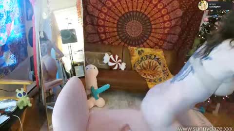 Sunny Daze online show from December 14, 8:02 pm