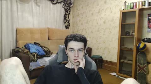 traqqq online show from December 4, 9:02 pm