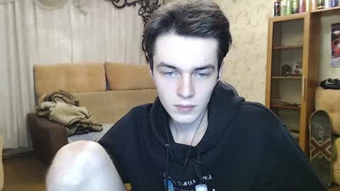 traqqq online show from December 11, 8:50 pm