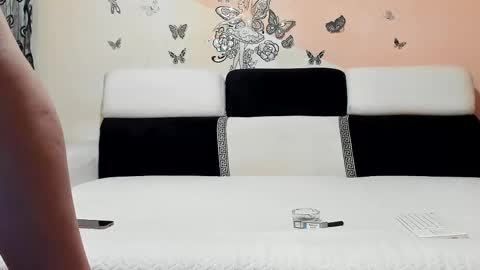 xveryhotcouple online show from February 19, 7:50 am