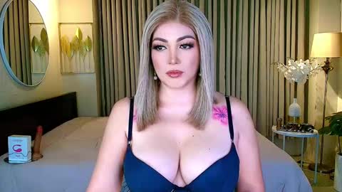 Snapshot of xxbedroombeautyxx chatting on September 30, 12:37 am MISS NATALIA online show from September 30, 12:37 am