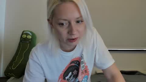 Snapshot of xxkimber_bentonxx chatting on December 3, 10:28 am Next online Monday to Friday 10am till 2pm UK time online show from December 3, 10:28 am