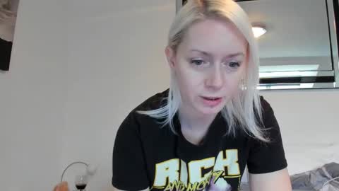 Snapshot of xxkimber_bentonxx chatting on November 12, 11:10 am Next online Monday to Friday 10am till 2pm UK time online show from November 12, 11:10 am