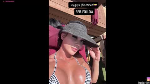 Snapshot of xxx_johann chatting on December 18, 5:41 pm Miluu bronwx online show from December 18, 5:41 pm