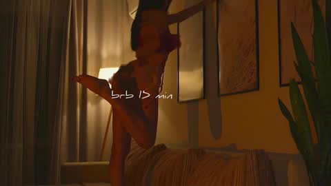 Snapshot of xxx_sunset chatting on November 6, 10:05 am Molly online show from November 6, 10:05 am