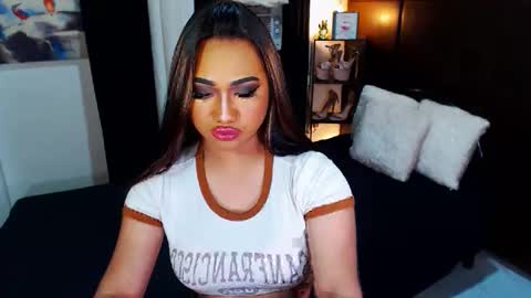 OLIVIA online show from December 5, 6:22 pm