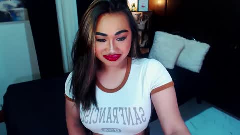 OLIVIA online show from December 6, 2:17 pm