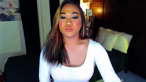 OLIVIA online show from December 7, 2:35 pm