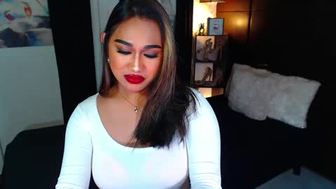 OLIVIA online show from December 15, 5:10 pm