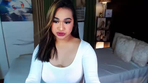 OLIVIA online show from January 9, 2:40 pm