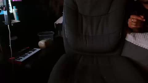 xxxjrstrokesxxx online show from March 1, 1:53 am