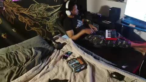 xxxjrstrokesxxx online show from March 1, 4:44 pm