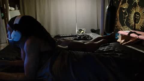 xxxjrstrokesxxx online show from November 10, 11:42 am