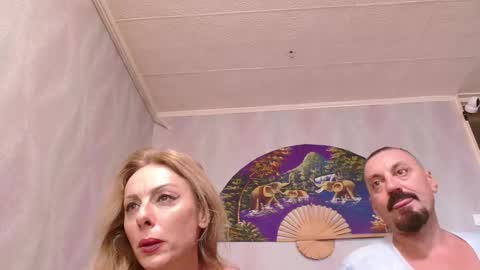 Snapshot of xxxkinkycpl chatting on February 4, 11:27 am isa and gonzo online show from February 4, 11:27 am