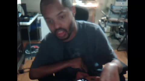 xxxonwheelz online show from October 29, 4:37 am