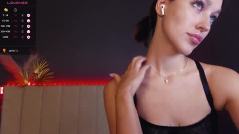 Lori online show from December 12, 9:15 pm