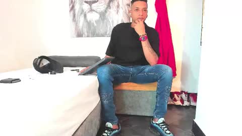 Sr. Y0ung Master online show from November 28, 1:52 am