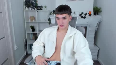 yamitwink online show from October 25, 10:15 pm