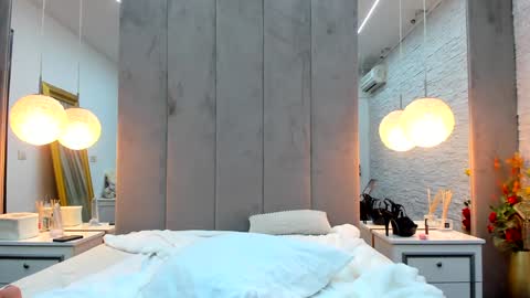 Yana  online show from January 1, 6:59 pm