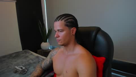 new here online show from November 23, 3:34 pm