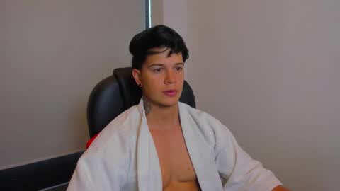 new here online show from December 1, 12:10 pm