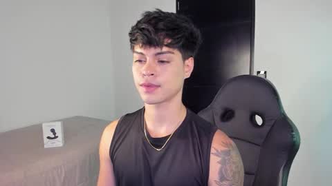 yanpaul83 online show from October 27, 2:48 am