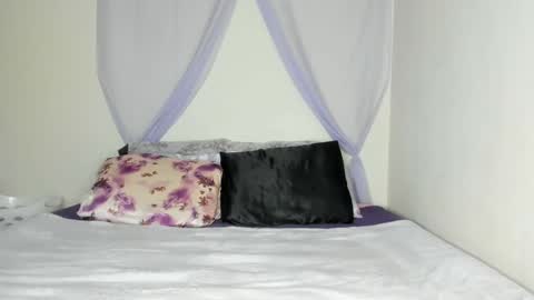 Snapshot of yasminayazzie chatting on September 19, 2:13 am Yasmina online show from September 19, 2:13 am