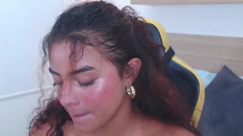 Snapshot of yaya23x chatting on February 5, 7:20 pm yaya23x online show from February 5, 7:20 pm