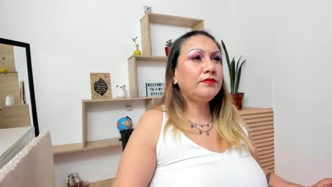 Snapshot of yayita_mature chatting on October 6, 1:19 pm yayita online show from October 6, 1:19 pm