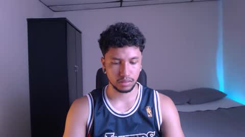 Snapshot of yeff_stone chatting on September 25, 12:47 am yeff online show from September 25, 12:47 am