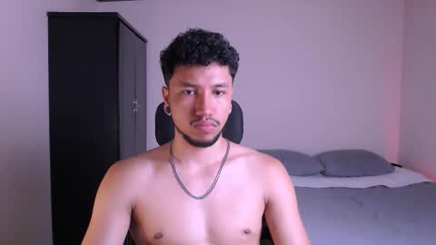 Snapshot of yeff_stone chatting on September 28, 3:45 am yeff online show from September 28, 3:45 am