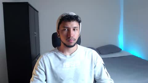 Snapshot of yeff_stone chatting on September 29, 1:11 am yeff online show from September 29, 1:11 am