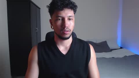 Snapshot of yeff_stone chatting on October 17, 12:36 am yeff online show from October 17, 12:36 am