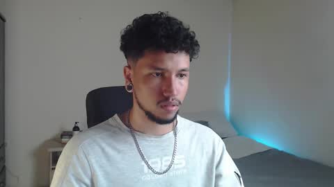 Snapshot of yeff_stone chatting on October 18, 5:32 am yeff online show from October 18, 5:32 am