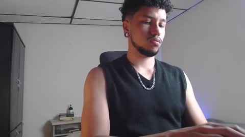 Snapshot of yeff_stone chatting on October 21, 1:39 am yeff online show from October 21, 1:39 am