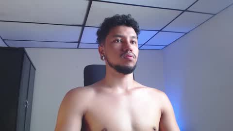 Snapshot of yeff_stone chatting on October 25, 1:35 am yeff online show from October 25, 1:35 am