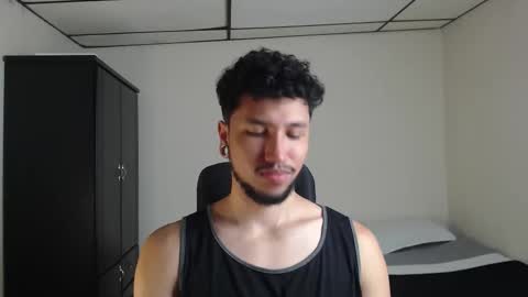 Snapshot of yeff_stone chatting on November 4, 12:32 am yeff online show from November 4, 12:32 am