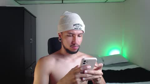 Snapshot of yeff_stone chatting on November 6, 1:28 am yeff online show from November 6, 1:28 am