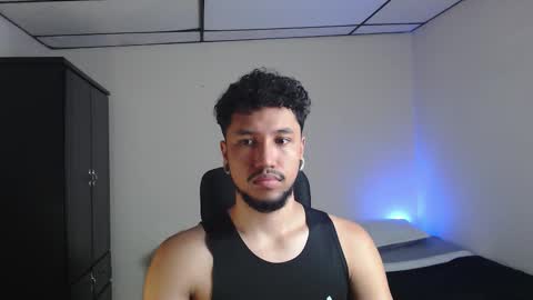 Snapshot of yeff_stone chatting on November 7, 1:49 am yeff online show from November 7, 1:49 am