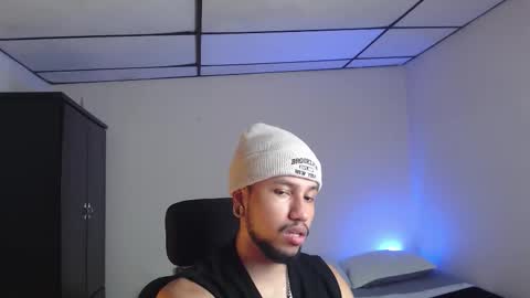 Snapshot of yeff_stone chatting on November 9, 1:37 am yeff online show from November 9, 1:37 am