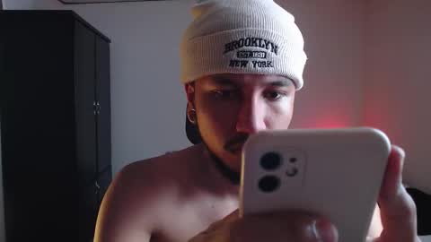 Snapshot of yeff_stone chatting on November 10, 1:04 am yeff online show from November 10, 1:04 am