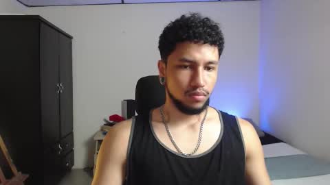 Snapshot of yeff_stone chatting on December 17, 12:49 am yeff online show from December 17, 12:49 am