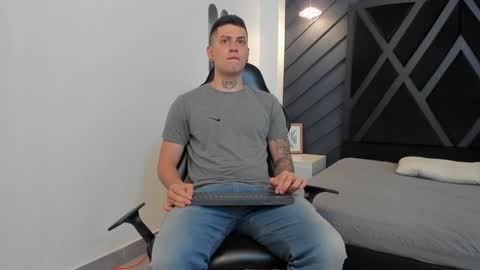 Snapshot of yeiko_romero_ chatting on January 10, 11:18 pm YEIKO ROMERO online show from January 10, 11:18 pm