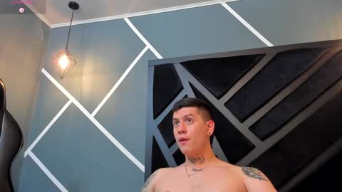 Snapshot of yeiko_romero_ chatting on January 14, 11:27 pm YEIKO ROMERO online show from January 14, 11:27 pm