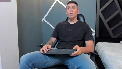 Snapshot of yeiko_romero_ chatting on January 25, 5:19 pm YEIKO ROMERO online show from January 25, 5:19 pm