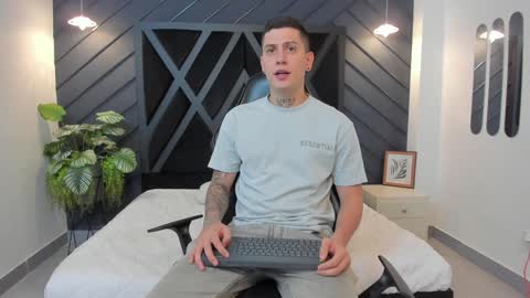 Snapshot of yeiko_romero_ chatting on January 30, 5:17 pm YEIKO ROMERO online show from January 30, 5:17 pm