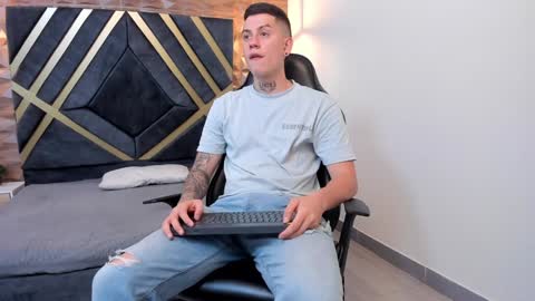 Snapshot of yeiko_romero_ chatting on February 8, 5:29 pm YEIKO ROMERO online show from February 8, 5:29 pm