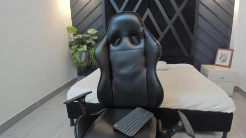 Snapshot of yeiko_romero_ chatting on February 12, 11:41 pm YEIKO ROMERO online show from February 12, 11:41 pm