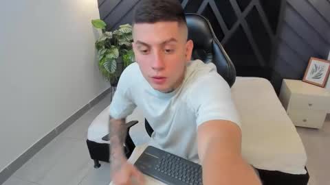 Snapshot of yeiko_romero_ chatting on February 14, 5:36 pm YEIKO ROMERO online show from February 14, 5:36 pm