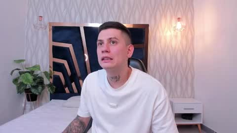 Snapshot of yeiko_romero_ chatting on February 17, 5:21 pm YEIKO ROMERO online show from February 17, 5:21 pm